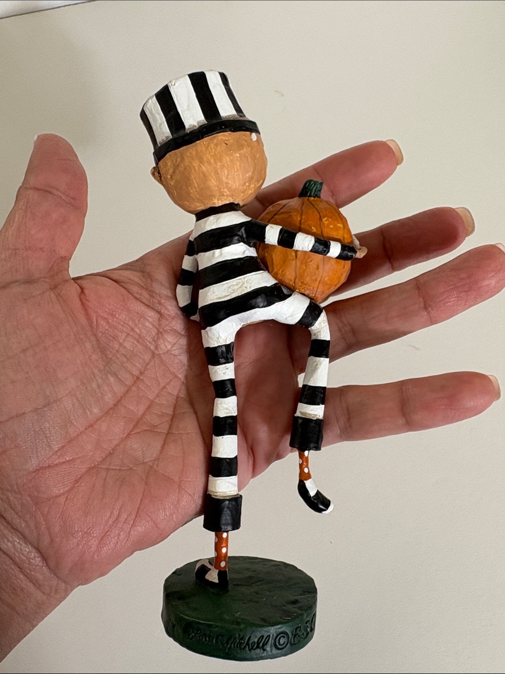 Lori Mitchell Pumpkin Thief figure - Picture 6 of 12